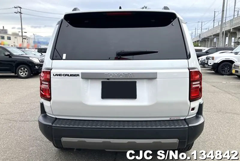 Toyota Land Cruiser 250 in White for Sale Image 5