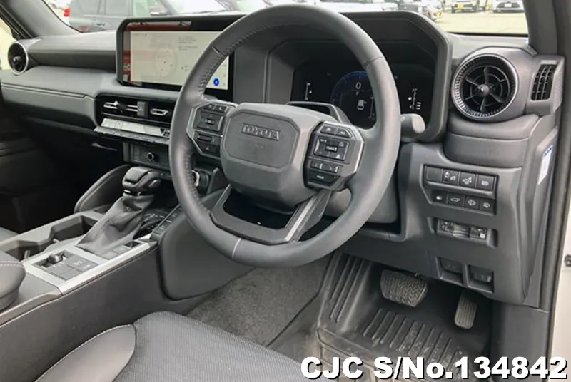 Toyota Land Cruiser 250 in White for Sale Image 10