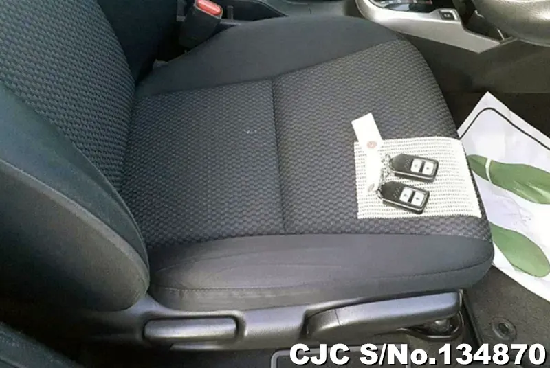 Honda Fit in Pink for Sale Image 8