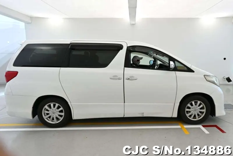 Toyota Alphard in White for Sale Image 6