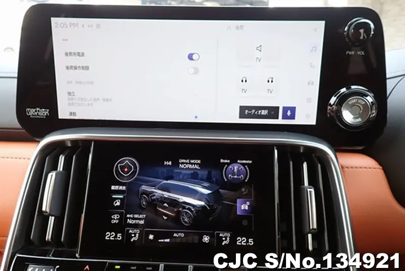 Lexus LX 600 in Pearl for Sale Image 12