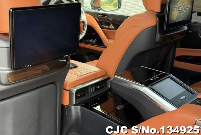 Lexus LX 600 in Gray for Sale Image 9