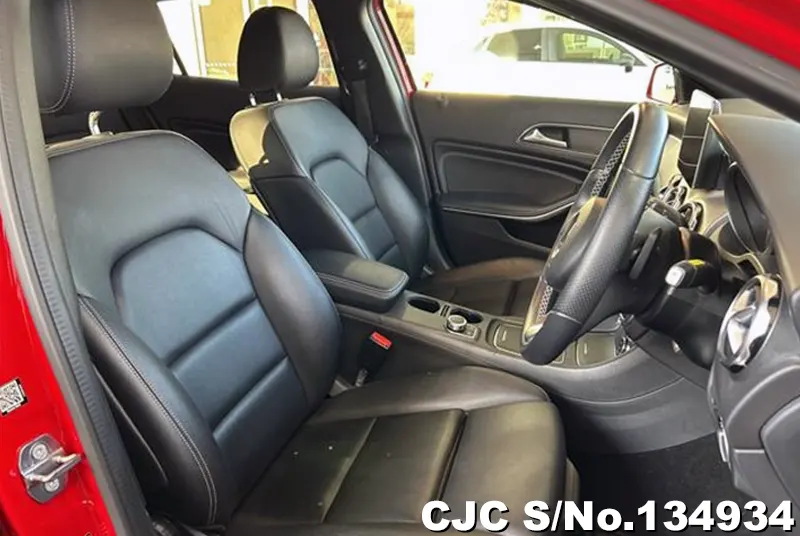 Mercedes Benz GLA Class in Red for Sale Image 3