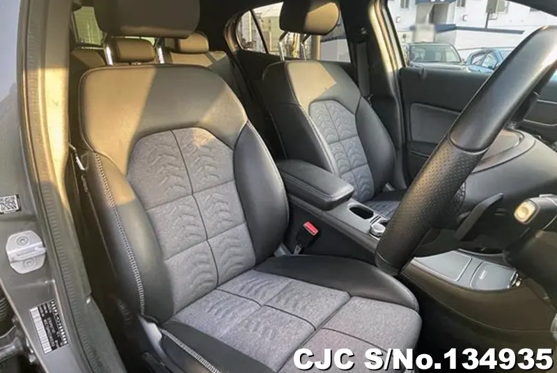 Mercedes Benz GLA Class in Gray for Sale Image 4