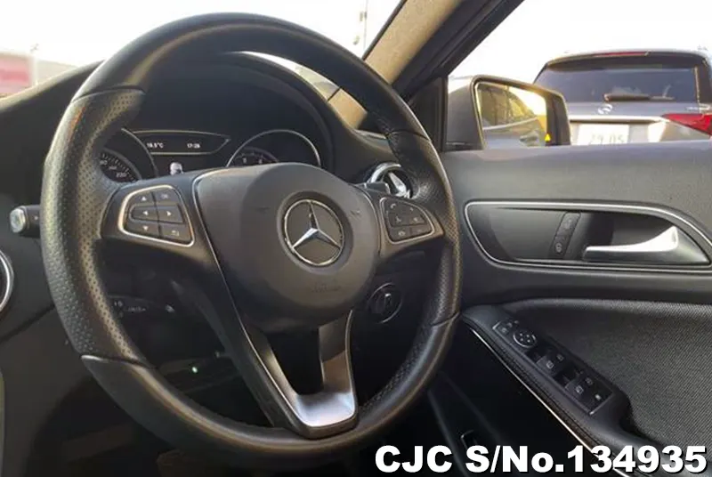 Mercedes Benz GLA Class in Gray for Sale Image 6