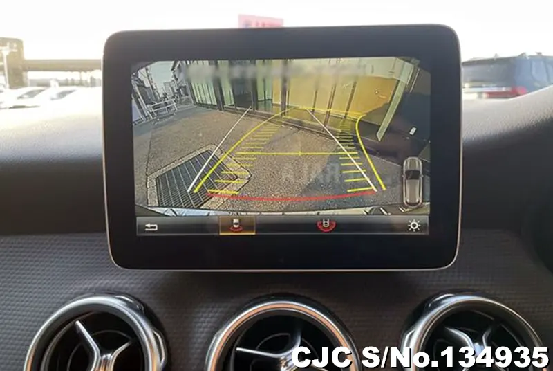 Mercedes Benz GLA Class in Gray for Sale Image 7
