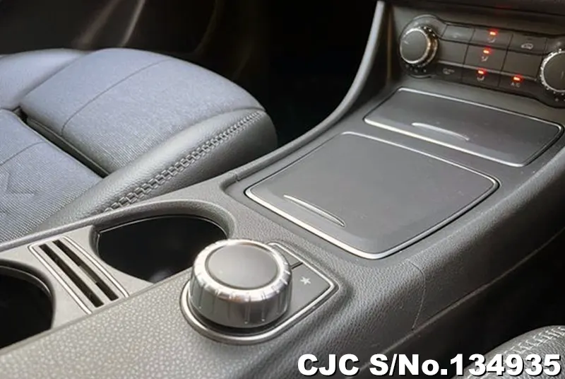 Mercedes Benz GLA Class in Gray for Sale Image 9