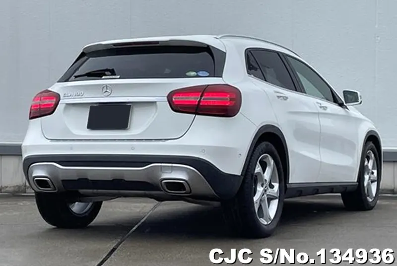 Mercedes Benz GLA Class in White for Sale Image 1