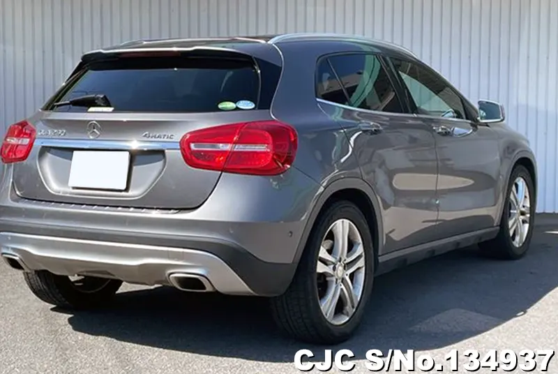Mercedes Benz GLA Class in Gray for Sale Image 2