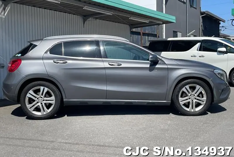 Mercedes Benz GLA Class in Gray for Sale Image 5