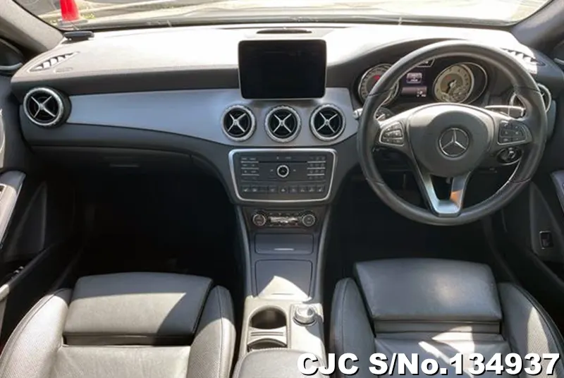 Mercedes Benz GLA Class in Gray for Sale Image 6