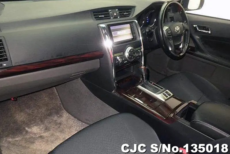 Toyota Mark X in White for Sale Image 3