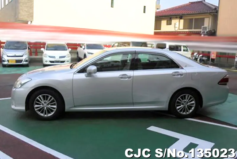 Toyota Crown in Silver for Sale Image 7