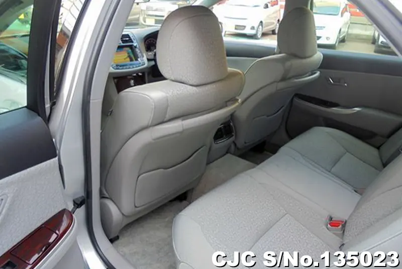 Toyota Crown in Silver for Sale Image 12