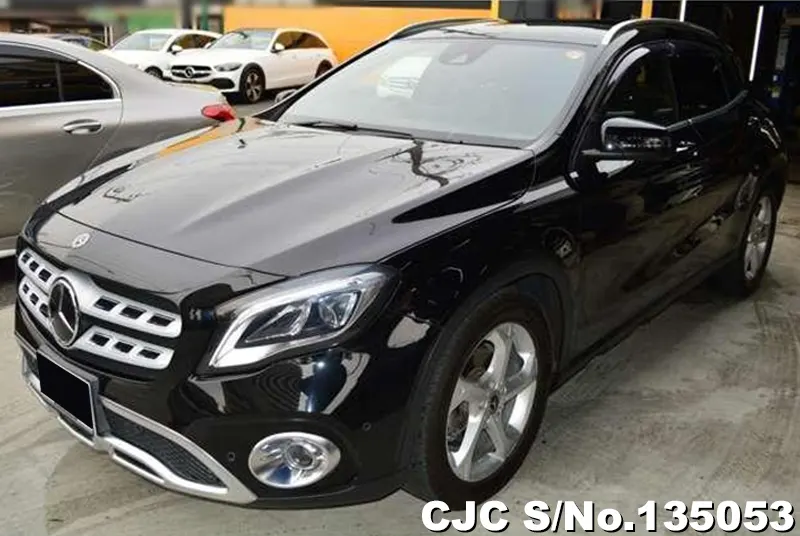 Mercedes Benz GLA Class in Black for Sale Image 3