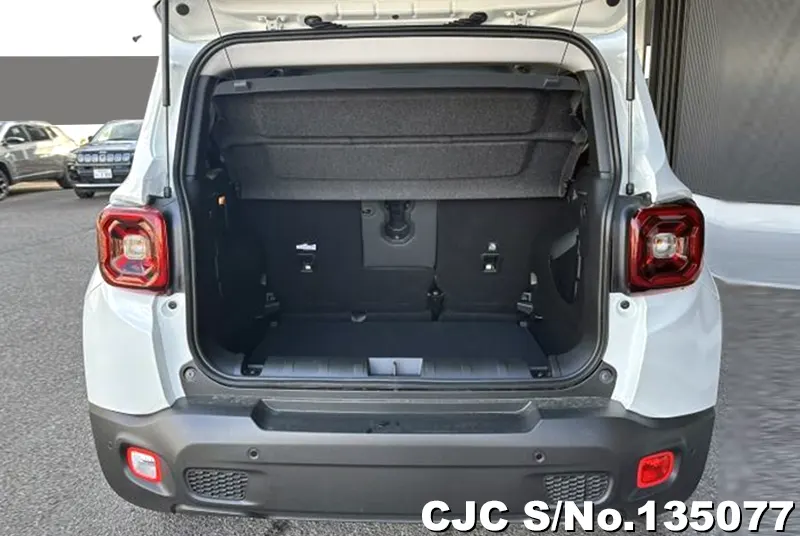Chrysler Jeep Renegade in White for Sale Image 5