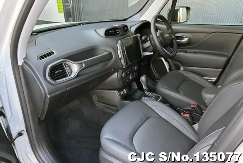 Chrysler Jeep Renegade in White for Sale Image 8