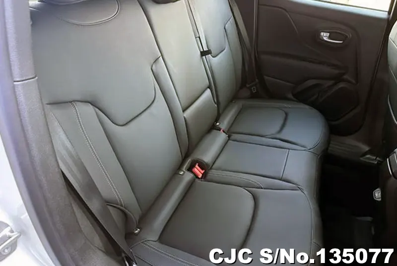 Chrysler Jeep Renegade in White for Sale Image 12