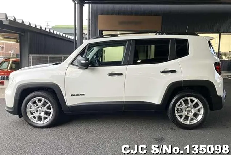 Chrysler Jeep Renegade in White for Sale Image 4