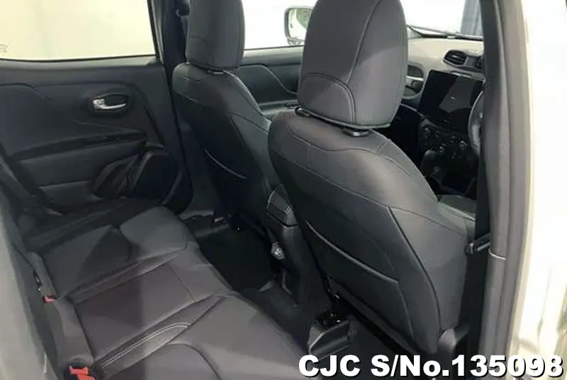 Chrysler Jeep Renegade in White for Sale Image 9