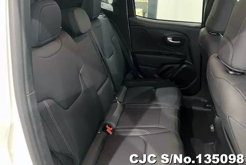 Chrysler Jeep Renegade in White for Sale Image 10