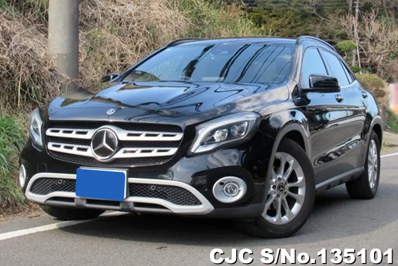 Mercedes Benz GLA Class in Black for Sale Image 3