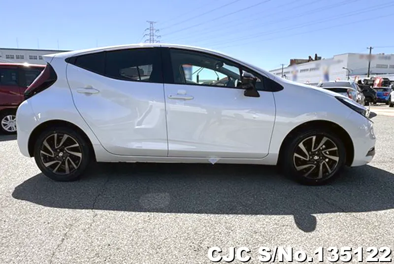 Toyota Aqua in White for Sale Image 5