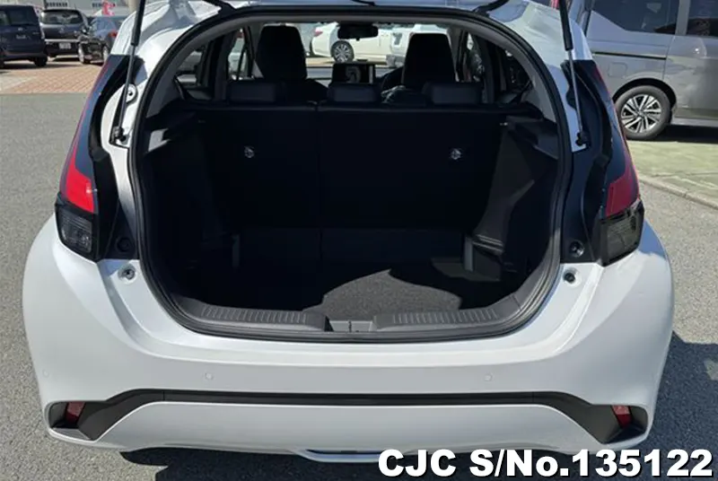 Toyota Aqua in White for Sale Image 7