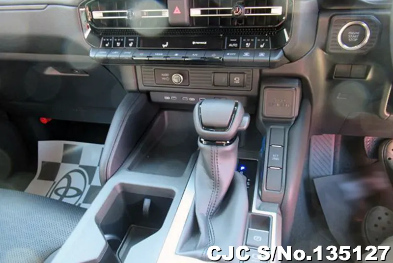 Toyota Land Cruiser 250 in Pearl for Sale Image 13