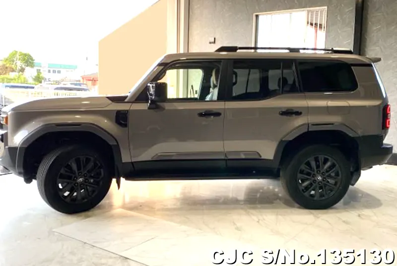 Toyota Land Cruiser 250 in Gray for Sale Image 7