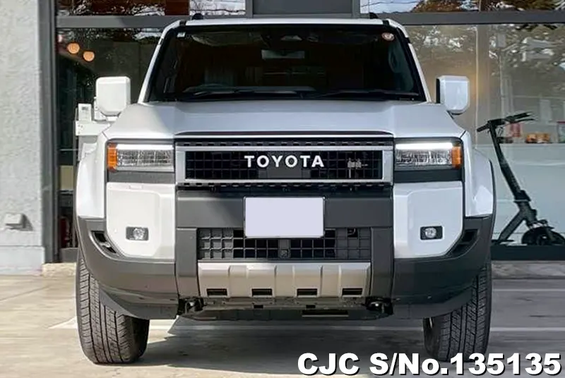 Toyota Land Cruiser 250 in Pearl for Sale Image 2
