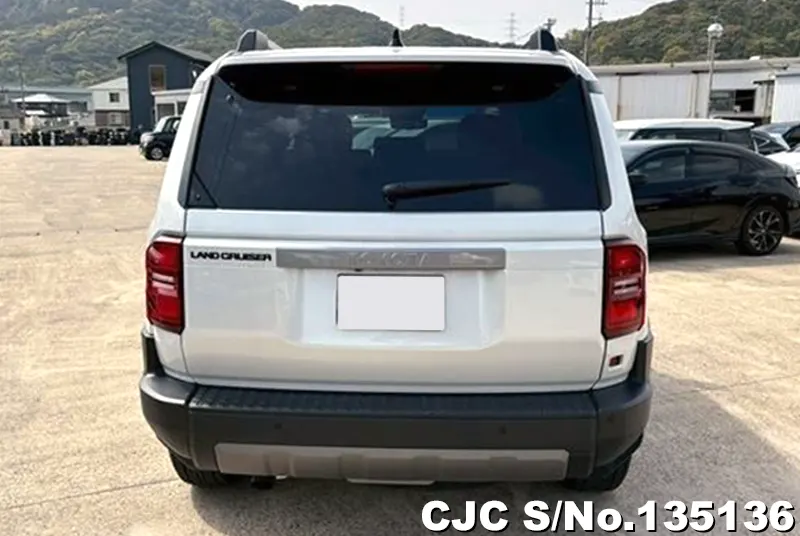 Toyota Land Cruiser 250 in Pearl for Sale Image 5