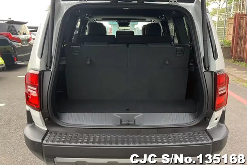 Toyota Land Cruiser 250 in White for Sale Image 6