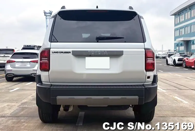 Toyota Land Cruiser 250 in White for Sale Image 5