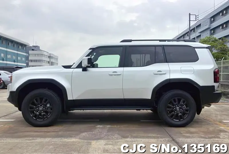 Toyota Land Cruiser 250 in White for Sale Image 6