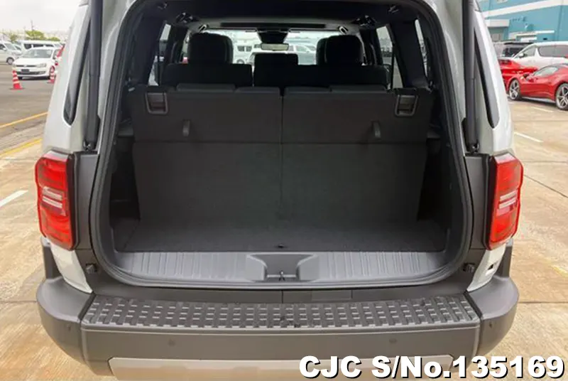 Toyota Land Cruiser 250 in White for Sale Image 7