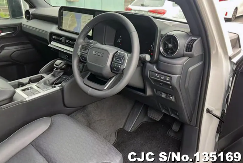 Toyota Land Cruiser 250 in White for Sale Image 9