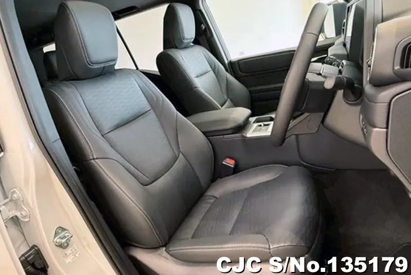 Toyota Land Cruiser 250 in Pearl for Sale Image 8