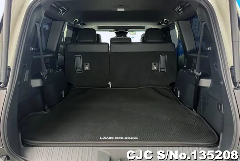 Toyota Land Cruiser 250 in Pearl for Sale Image 1