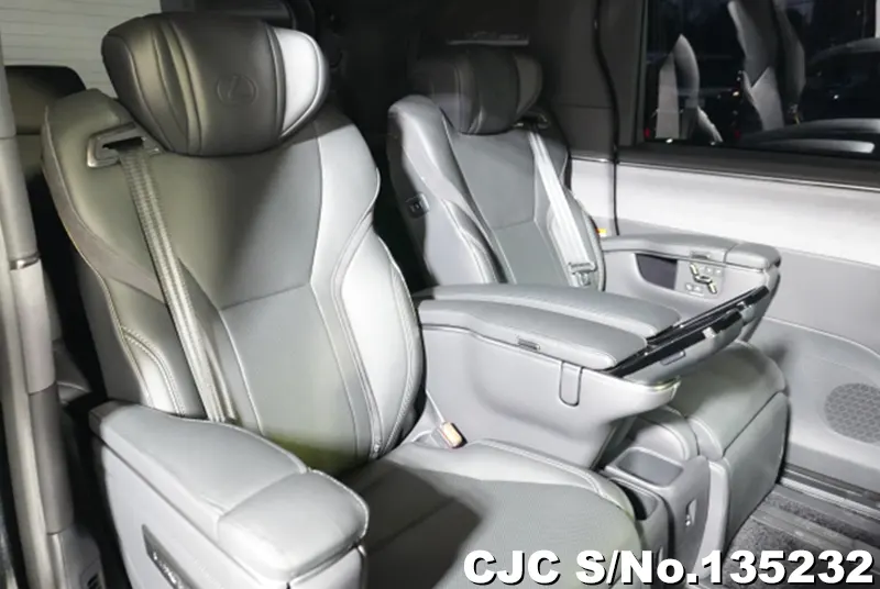 Lexus LM500h in Black for Sale Image 6