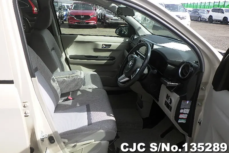 Toyota Passo in Beige for Sale Image 9