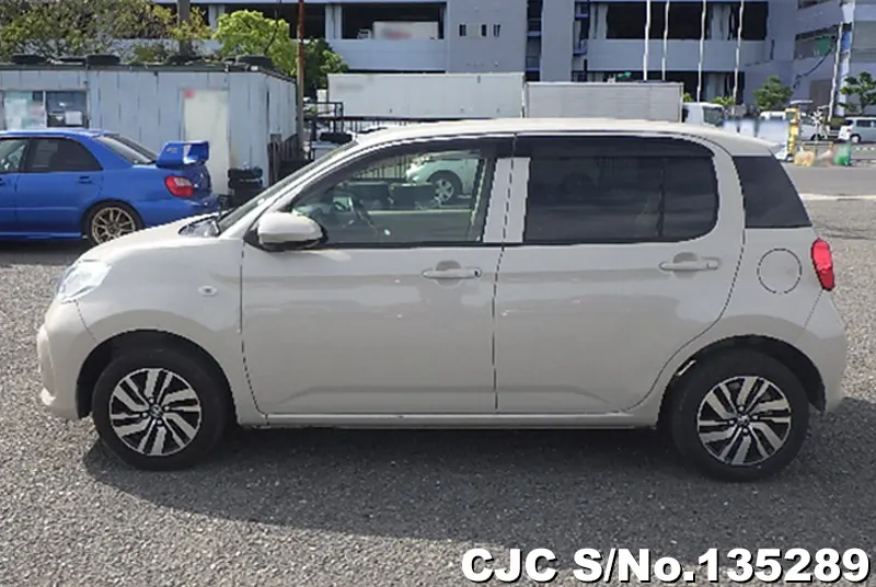 Toyota Passo in Beige for Sale Image 6