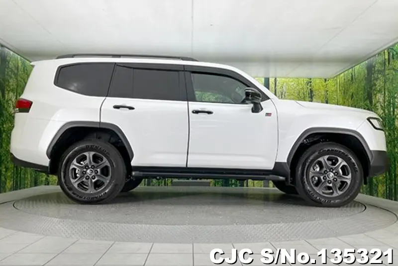 Toyota Land Cruiser in Pearl for Sale Image 6