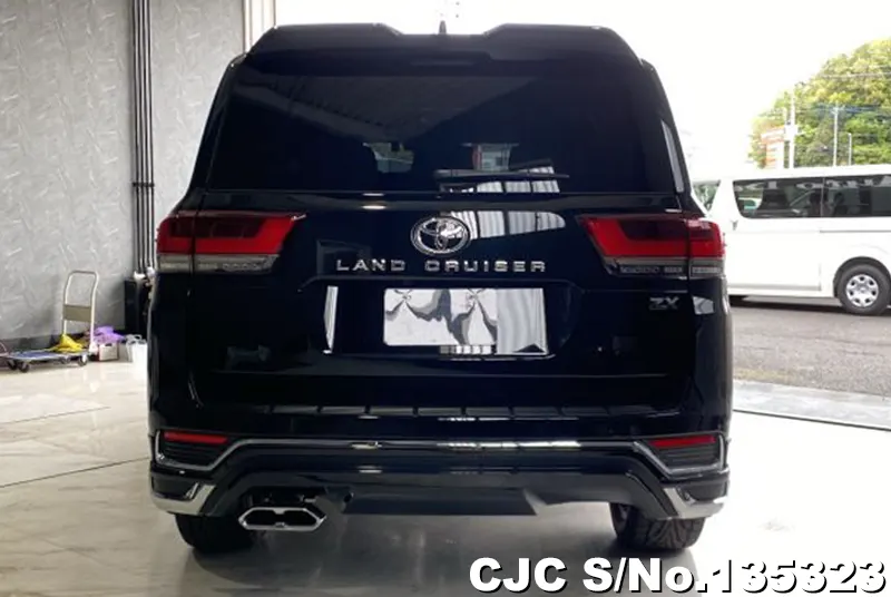 Toyota Land Cruiser in Black for Sale Image 5