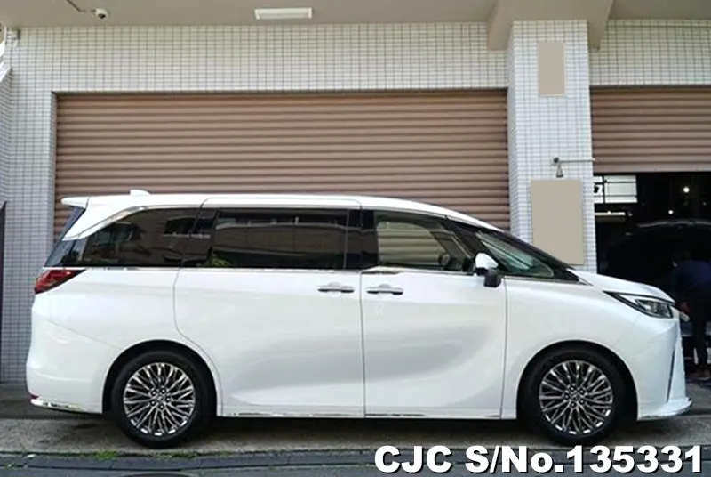 Lexus LM500h in White for Sale Image 4