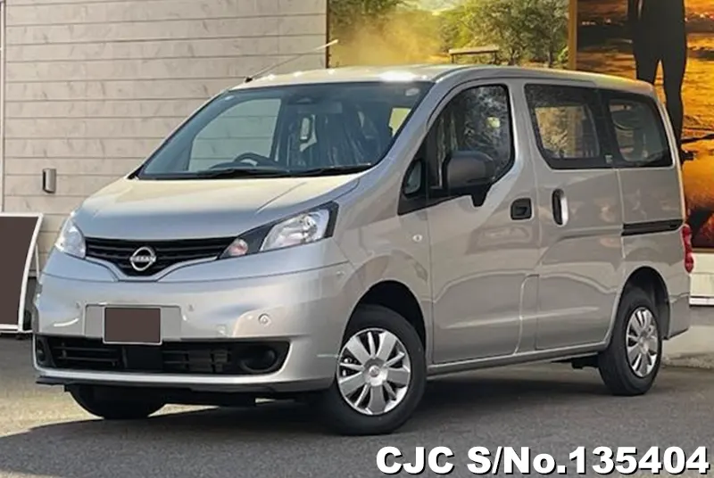 Nissan NV200 in Silver for Sale Image 2
