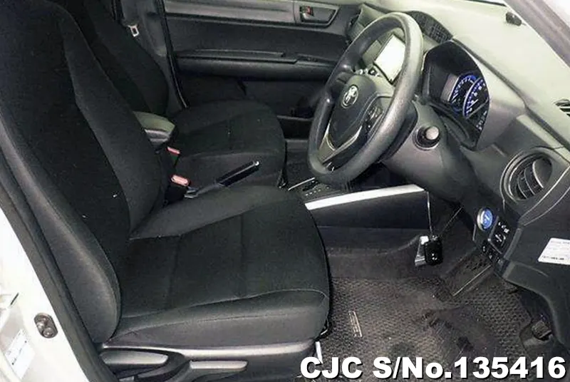 Toyota Corolla Fielder in Silver for Sale Image 4