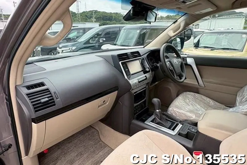Toyota Land Cruiser Prado in Gray for Sale Image 12