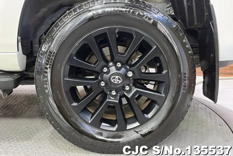 Toyota Land Cruiser Prado in Pearl for Sale Image 11