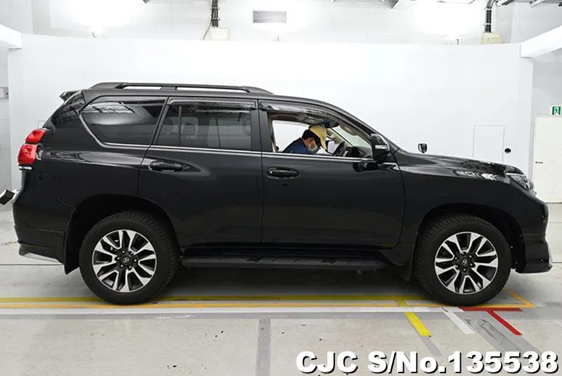 Toyota Land Cruiser Prado in Black for Sale Image 6